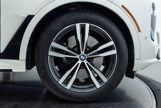 Used 2023 BMW X7 xDrive40i w/ M Sport Package image 28