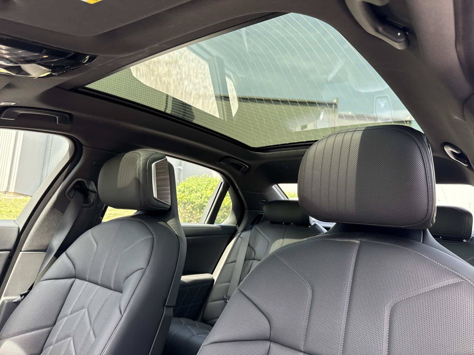 New 2026 BMW i7 xDrive60 AWD/4WD image 4