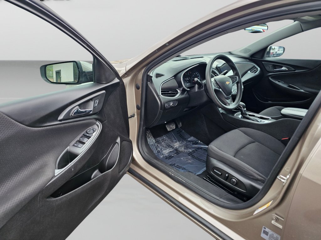 Used 2023 Chevrolet Malibu LT FWD image 33