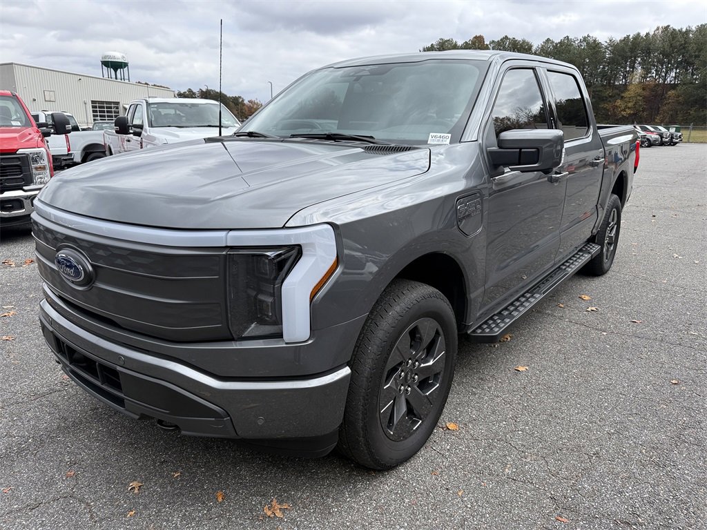Used 2023 Ford F150 Lightning Lariat image 3