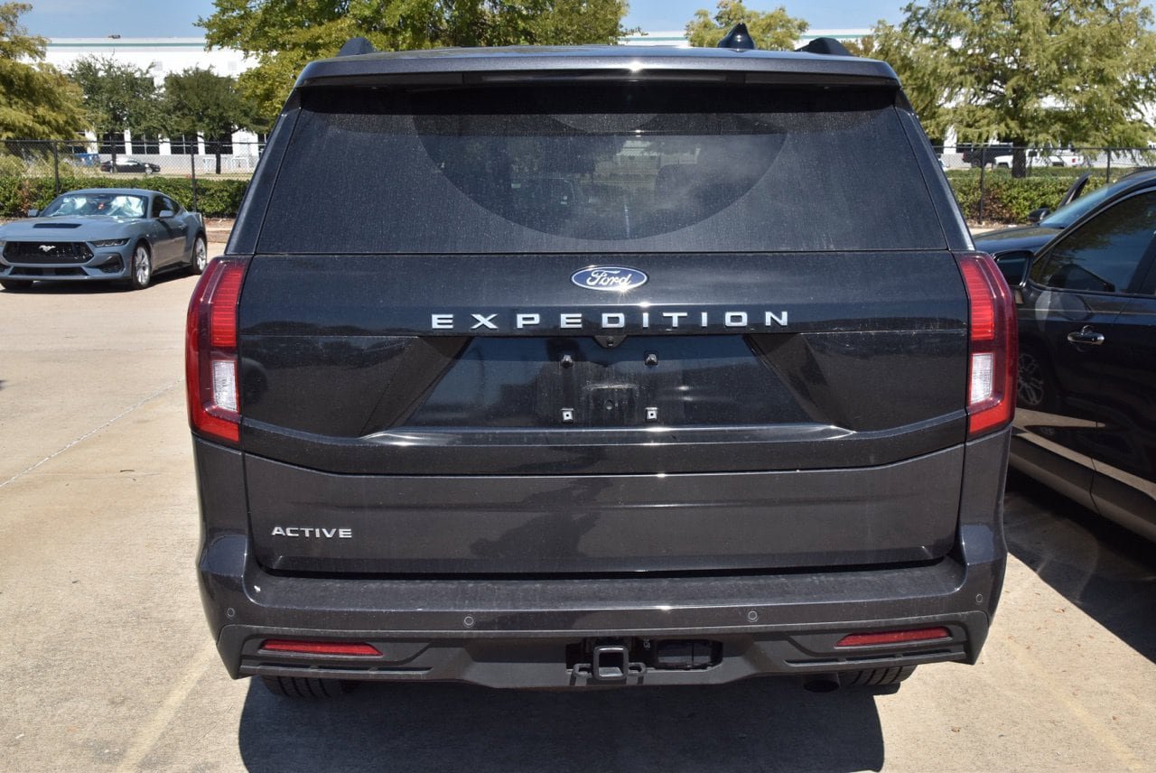 Used 2025 Ford Expedition Active RWD image 6