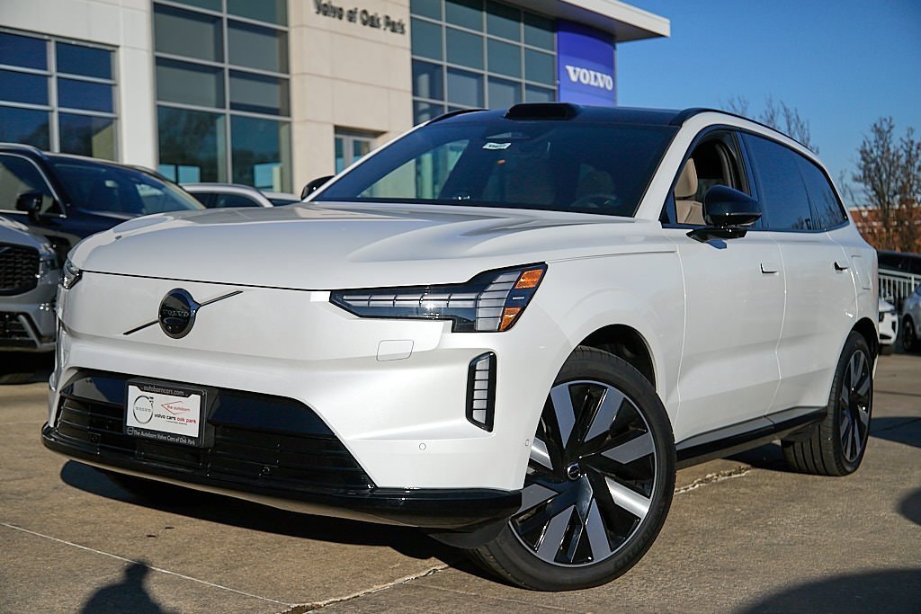 New 2025 Volvo EX90 Ultra image 2