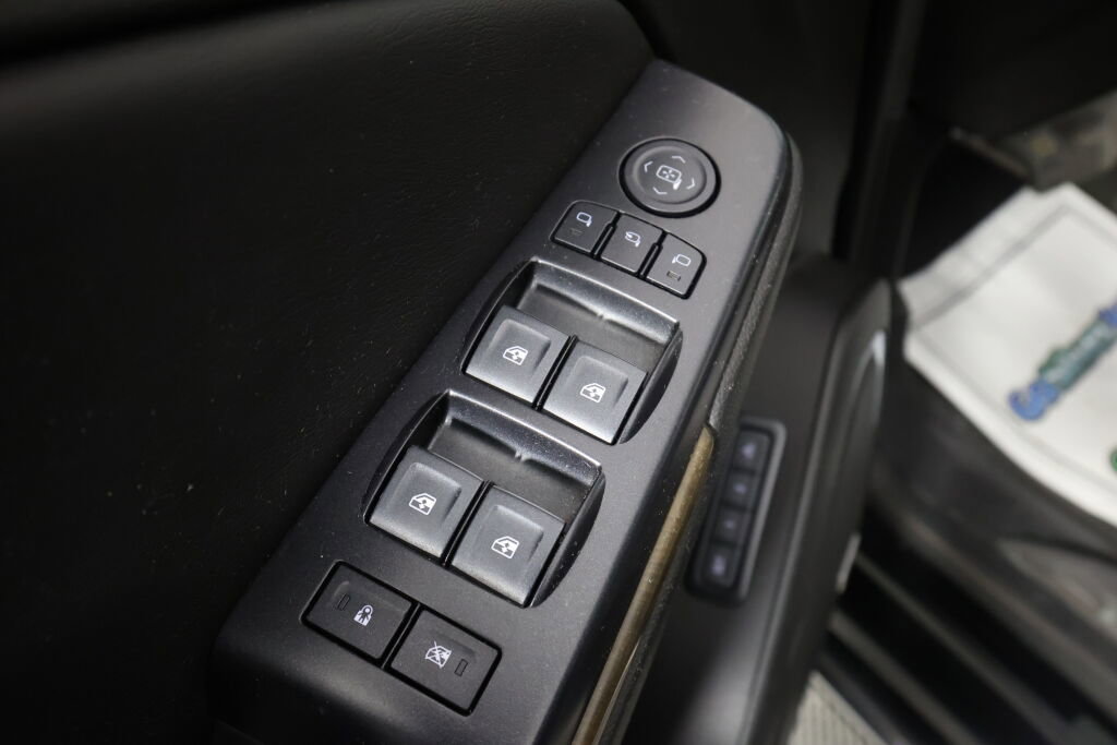 Used 2018 GMC Yukon Denali w/ Denali Ultimate Package image 34