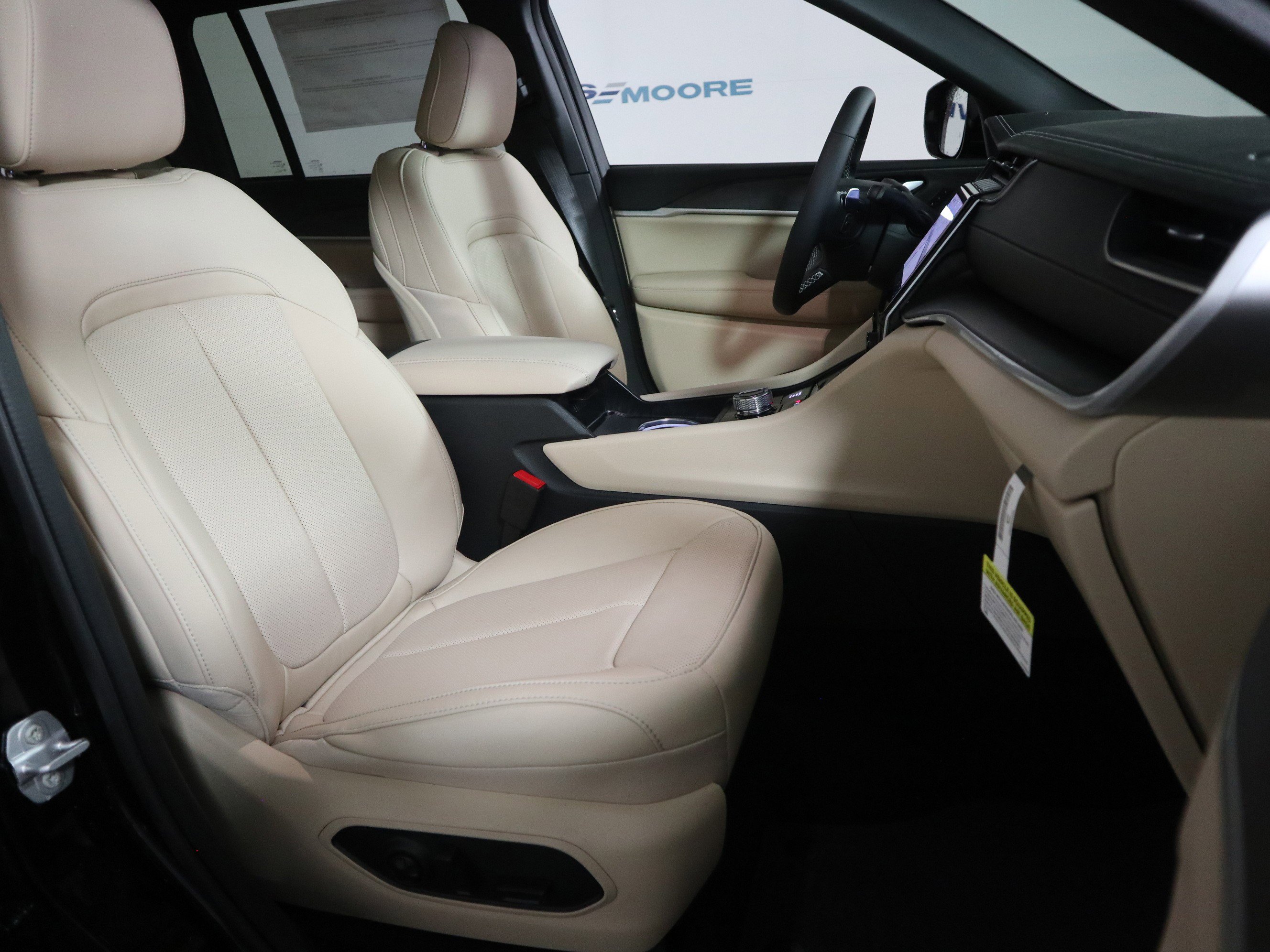 New 2025 Jeep Grand Cherokee Limited w/ Luxury Tech Group II image 19