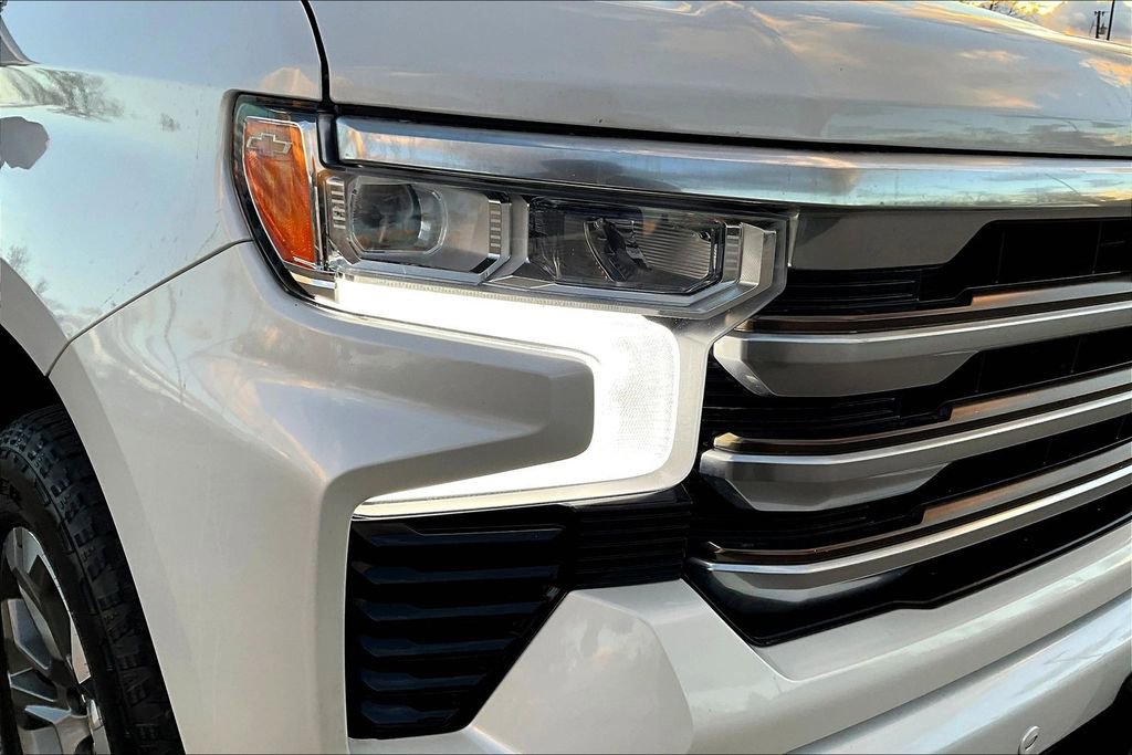 Used 2022 Chevrolet Silverado 1500 High Country AWD/4WD image 31