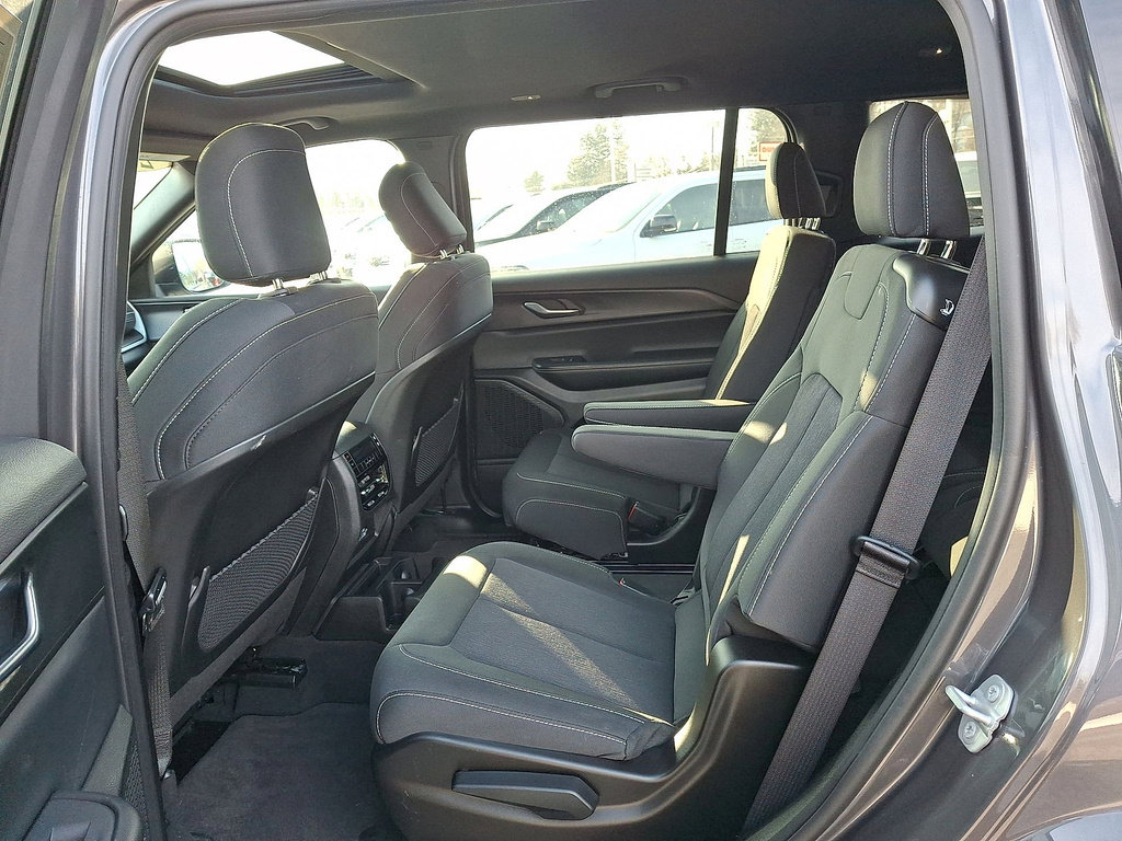 Certified 2024 Jeep Grand Cherokee L Laredo image 19