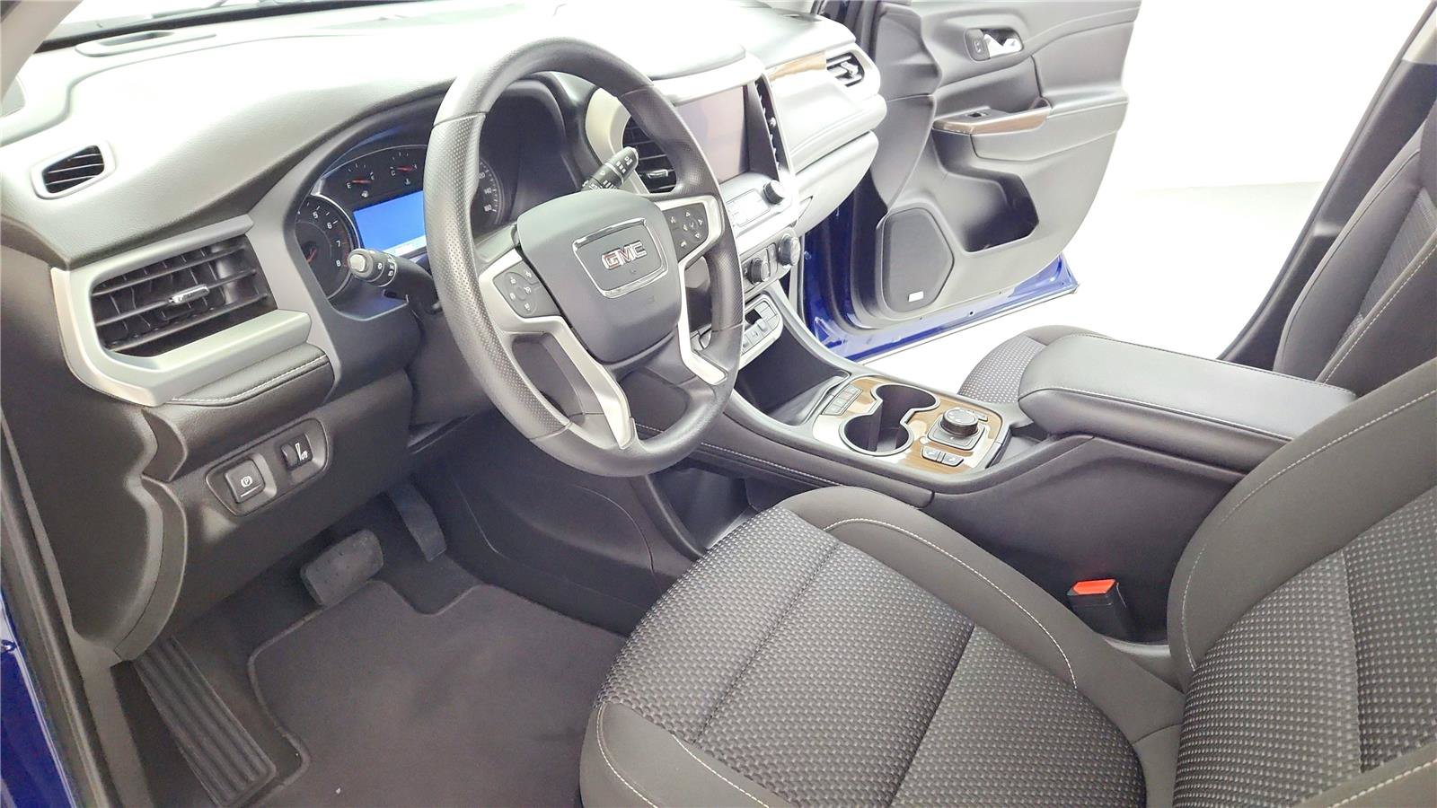 Used 2023 GMC Acadia SLE w/ Driver Convenience Package FWD image 13