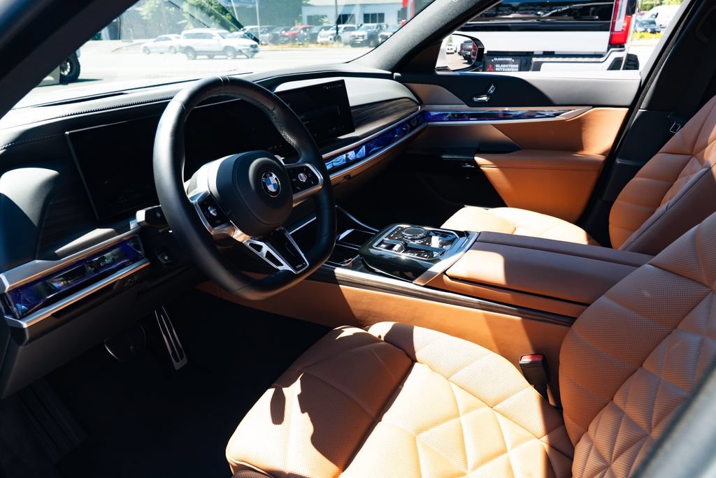 Used 2025 BMW 740i xDrive w/ Premium Package AWD/4WD image 21