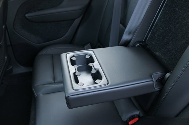 Used 2025 Volvo XC40 B5 Core image 34