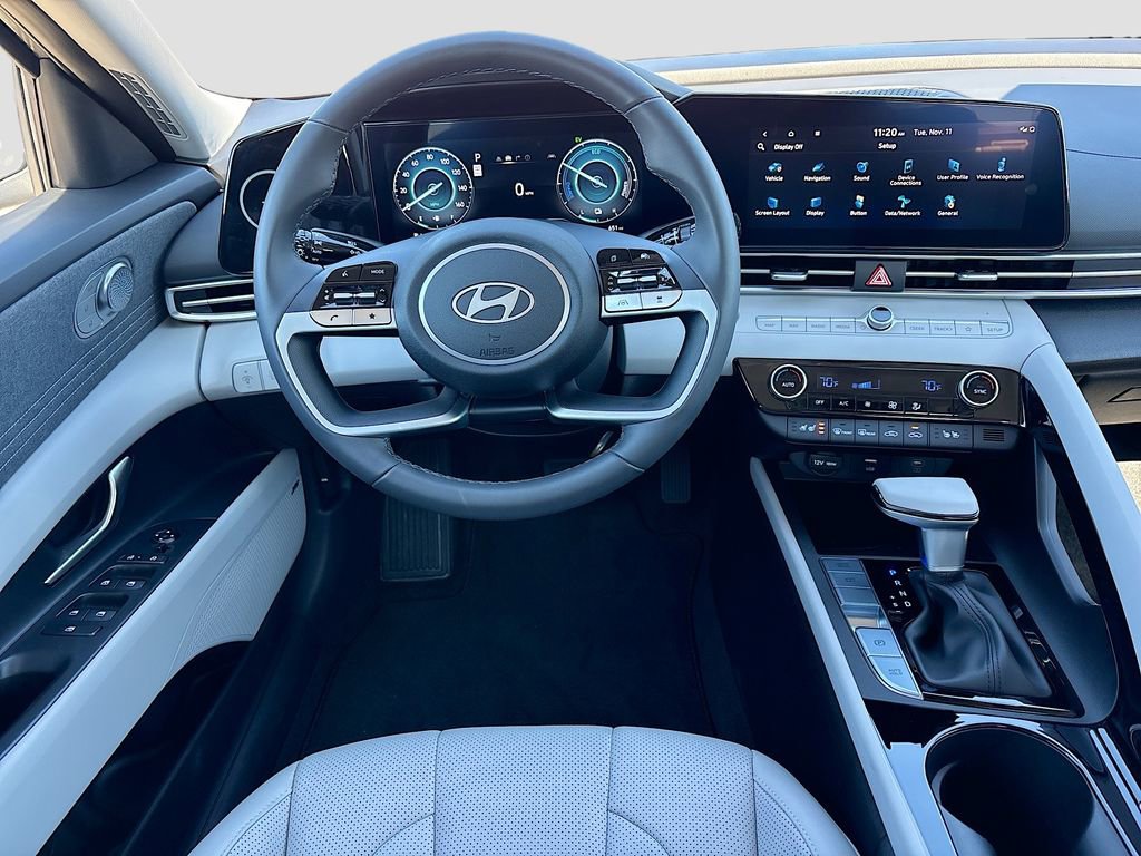 Used 2025 Hyundai Elantra Limited image 24