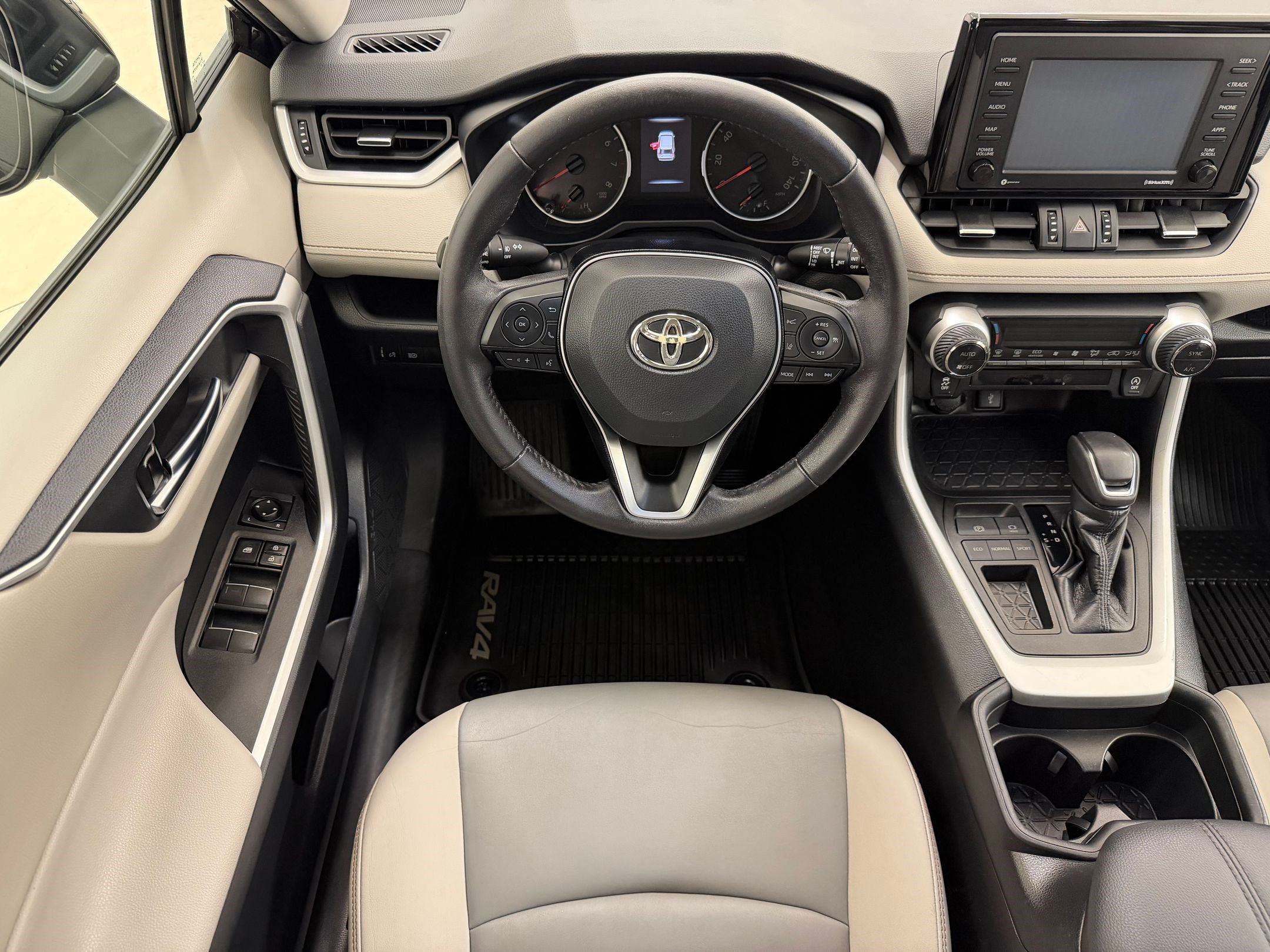 Used 2021 Toyota RAV4 XLE Premium FWD image 27
