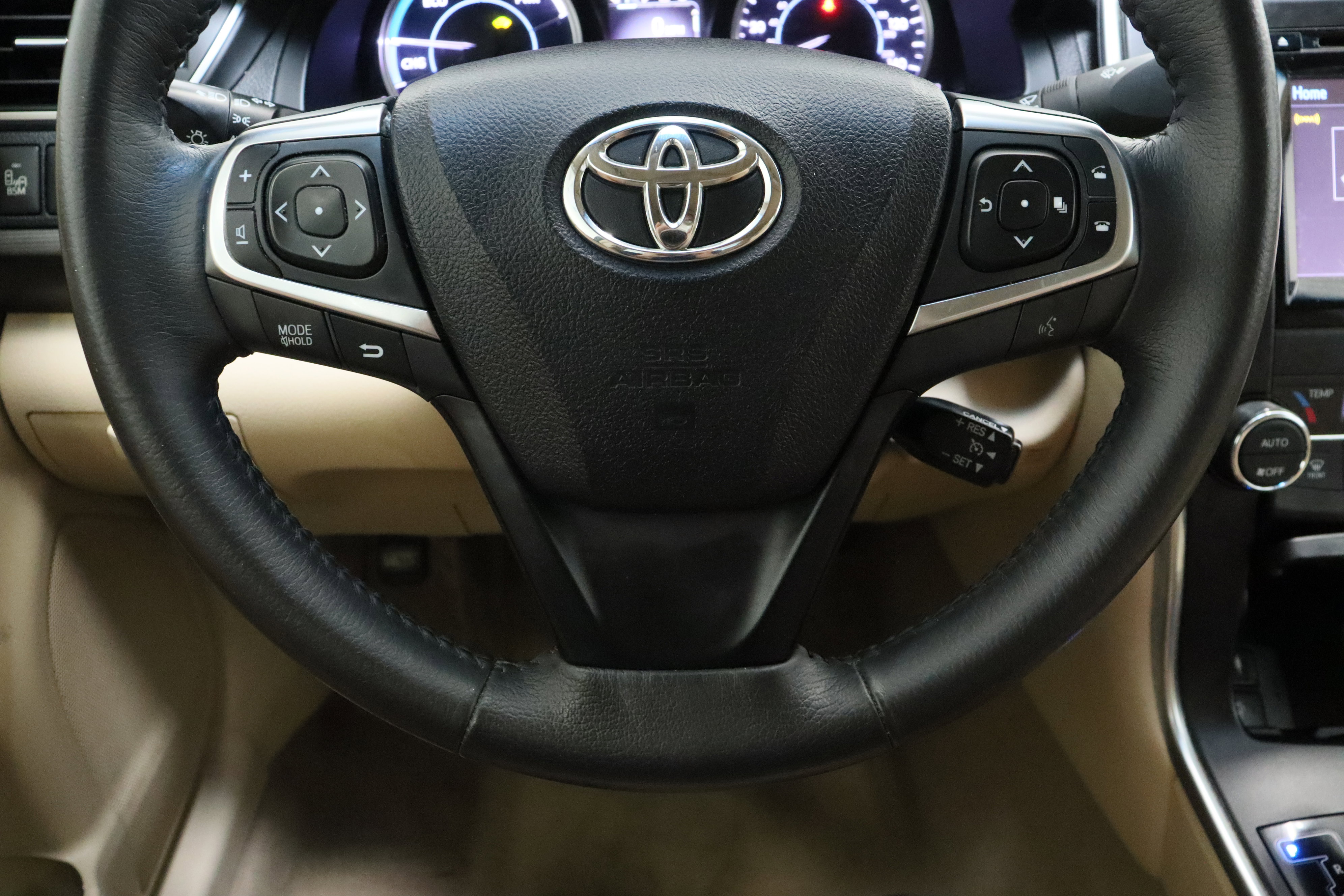 Used 2017 Toyota Camry XLE w/ Moonroof Package FWD image 25