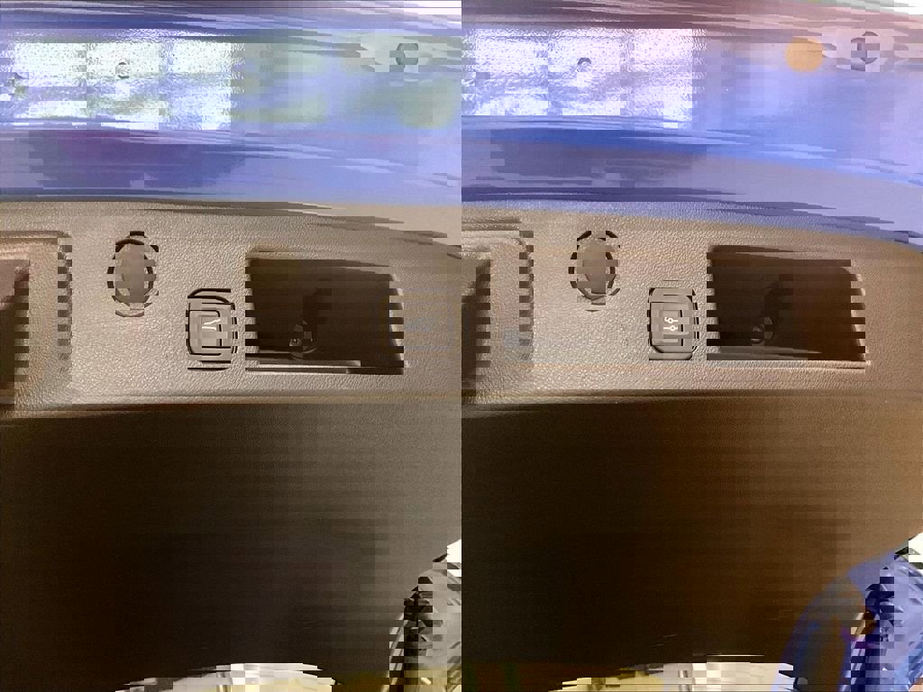 Used 2025 Chevrolet Equinox ACTIV w/ Safety and Technology Package AWD/4WD image 25