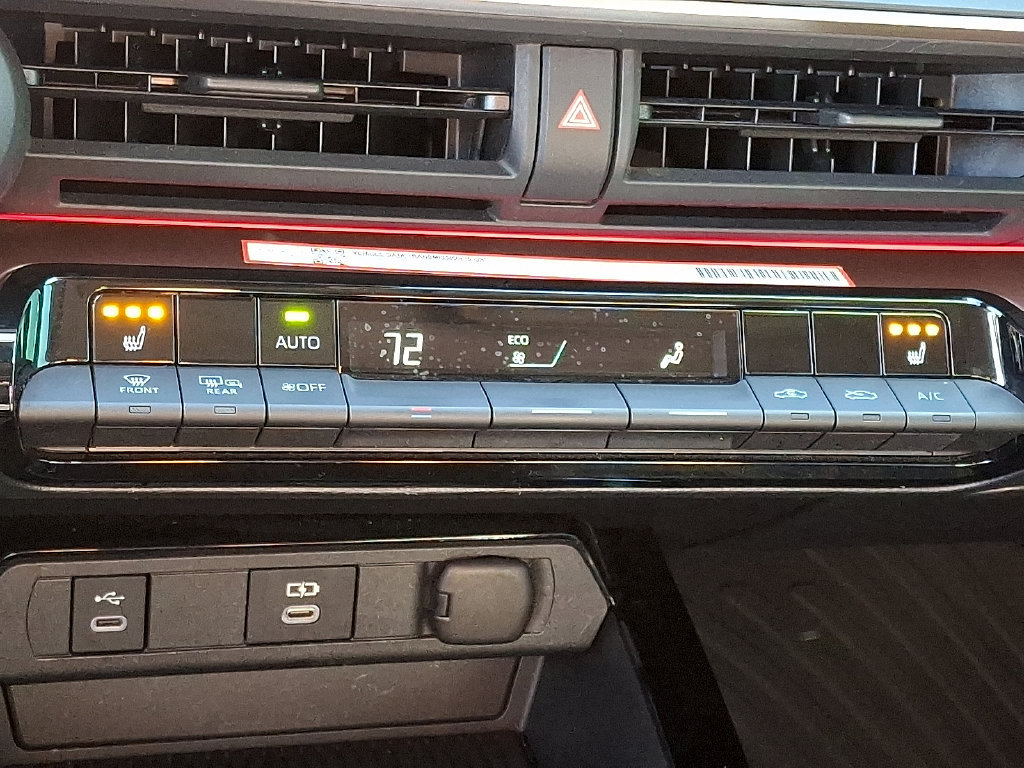 Used 2024 Toyota Prius Prime FWD image 19