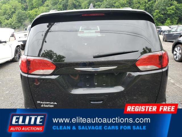Used 2018 Chrysler Pacifica Touring-L image 12
