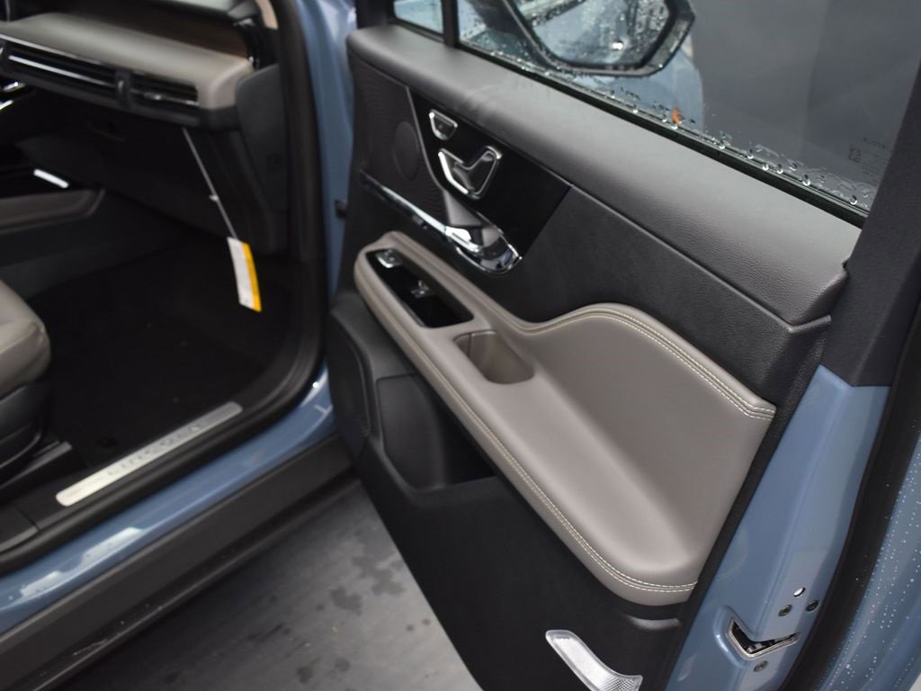 New 2025 Lincoln Corsair Reserve w/ Jet Appearance Package image 16