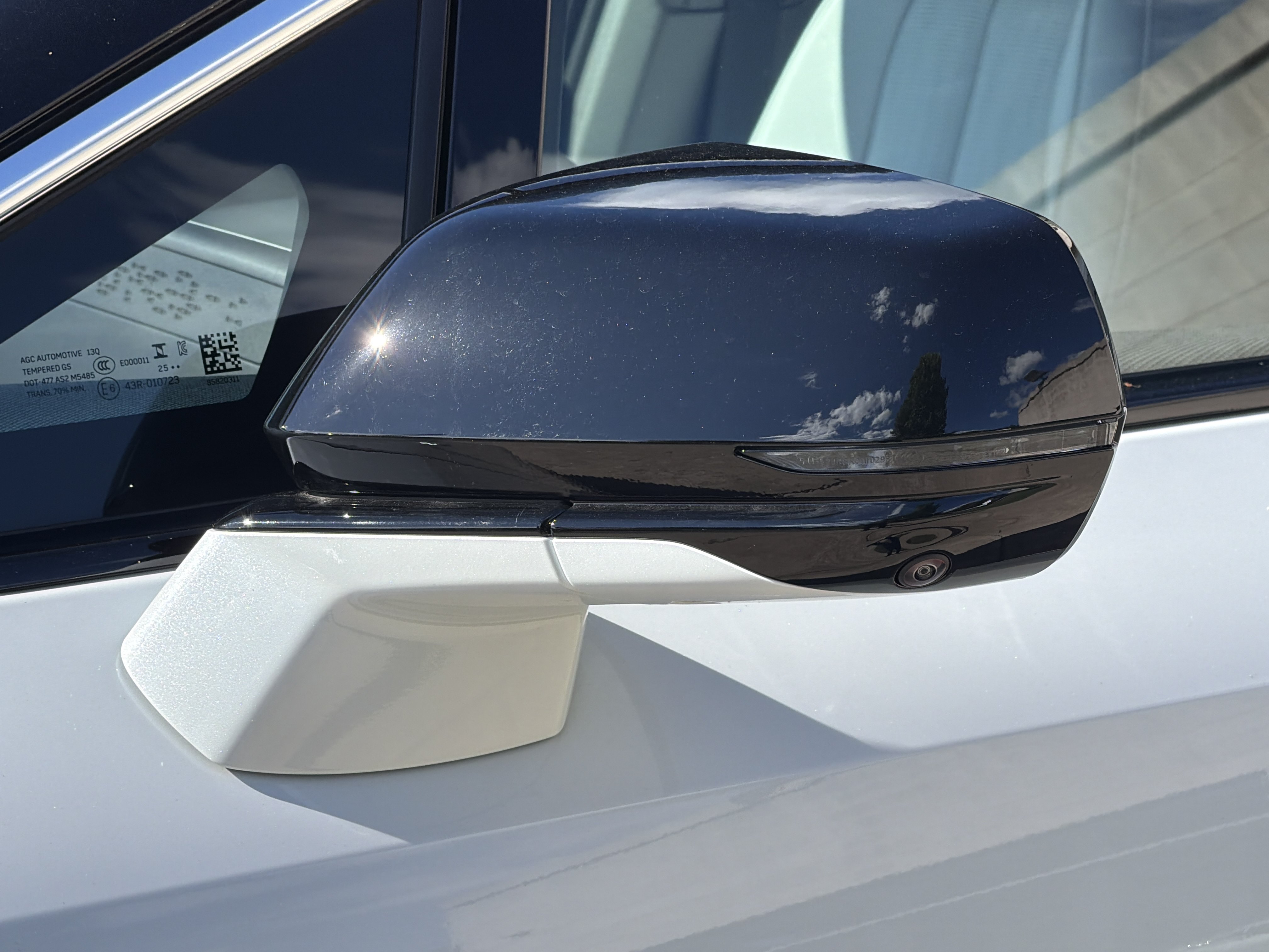 New 2027 Cadillac Optiq Premium Luxury w/ LPO, Floor Liner Package AWD/4WD image 19