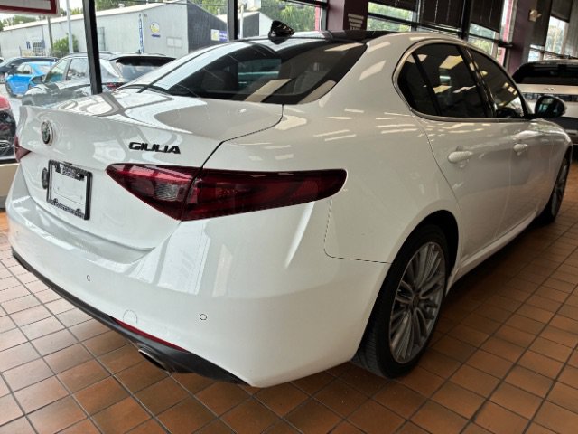 Used 2019 Alfa Romeo Giulia Ti w/ Quick Order Package 22Z Lusso RWD image 10