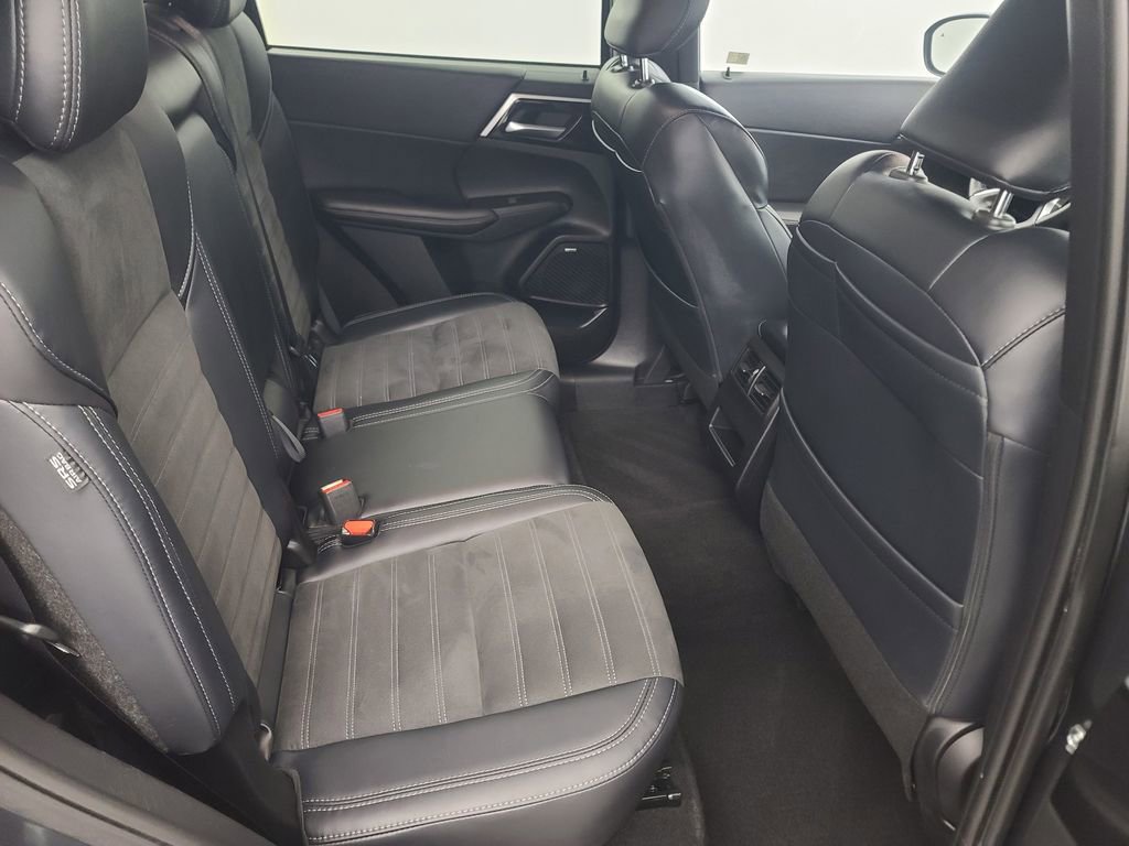 Used 2025 Mitsubishi Outlander SE AWD/4WD image 18