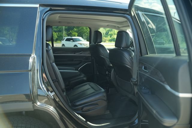 Used 2022 Jeep Grand Cherokee L Limited AWD/4WD image 23