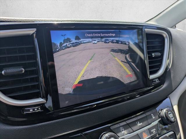 Used 2022 Chrysler Pacifica Touring-L FWD image 13