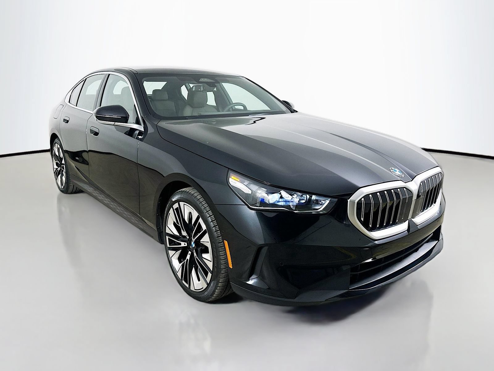 Used 2026 BMW 540i xDrive AWD/4WD image 3