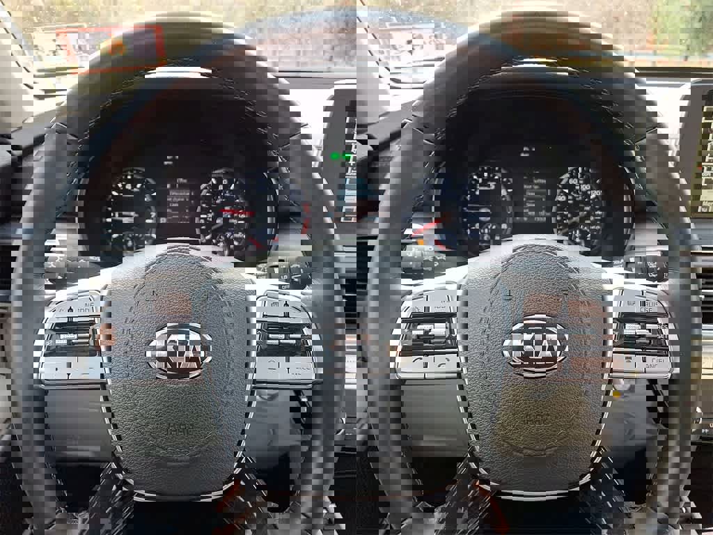 Used 2020 Kia Telluride EX image 16