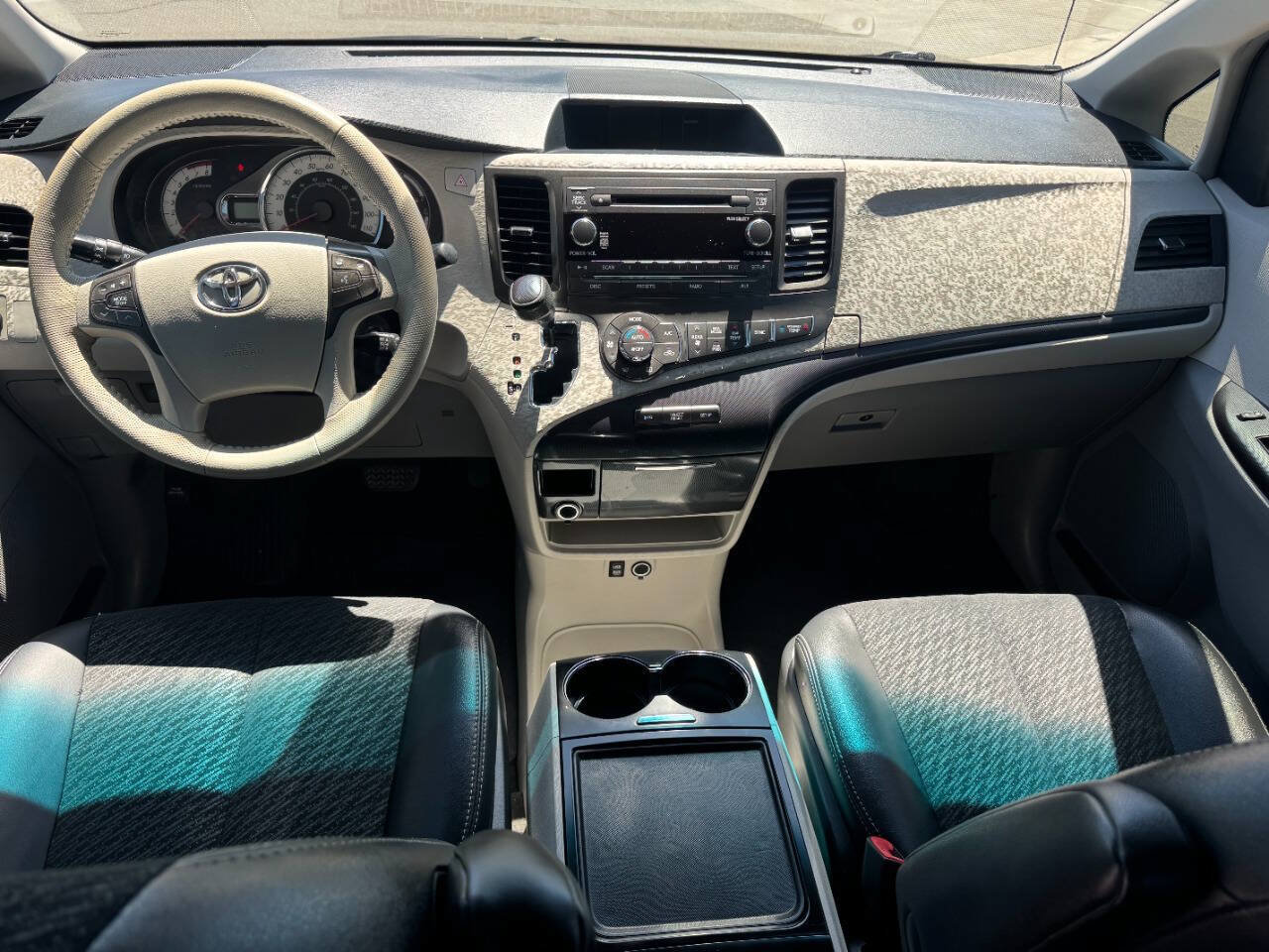 Used 2014 Toyota Sienna SE FWD image 16