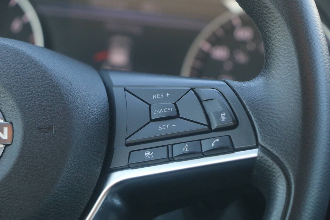 Used 2024 Nissan Sentra SV FWD image 18