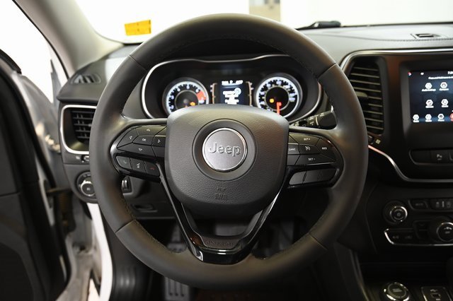 Used 2020 Jeep Cherokee Latitude Plus image 4