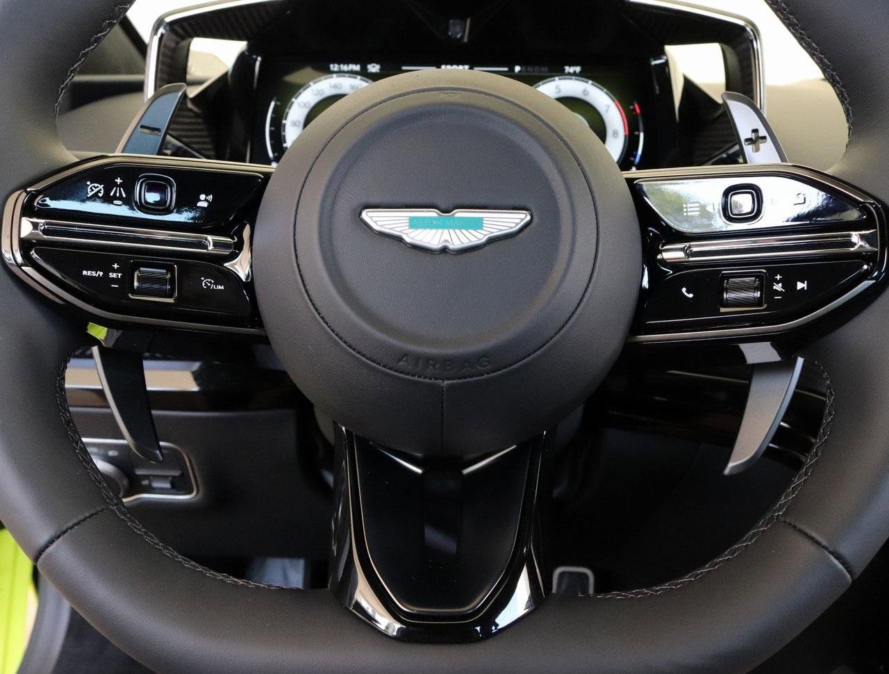 Used 2025 Aston Martin V8 Vantage Coupe image 16