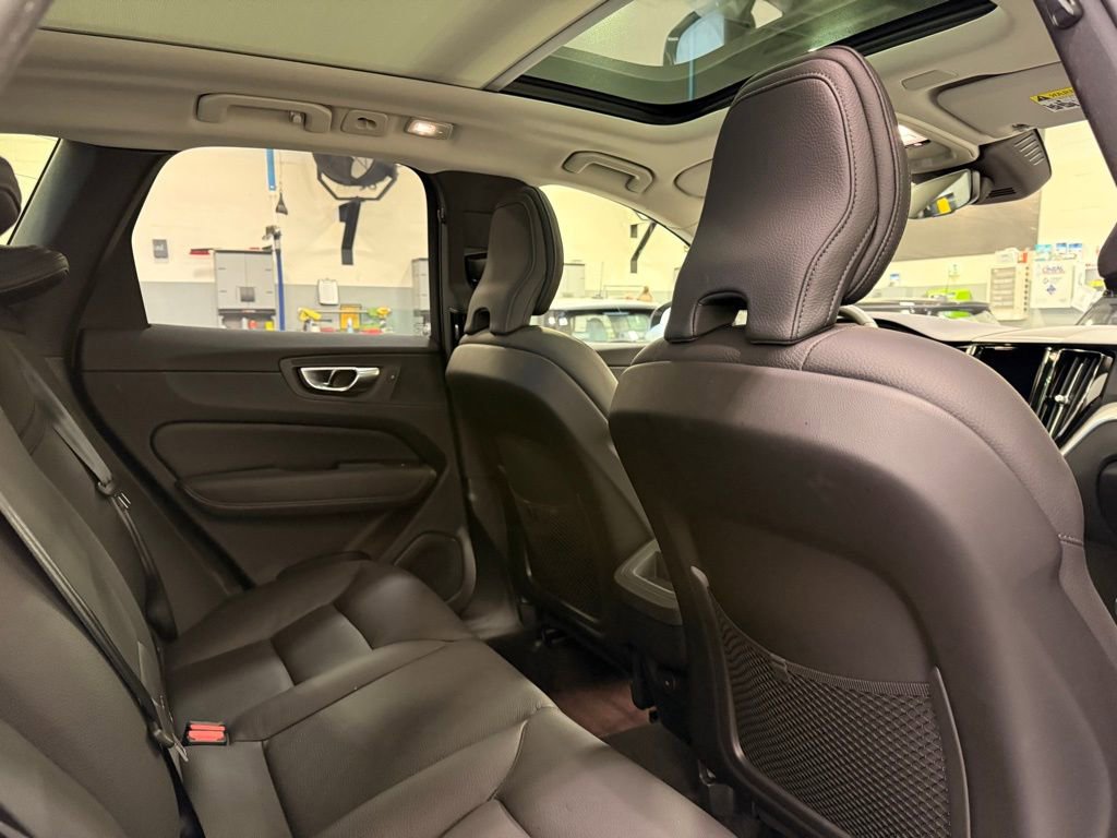 Used 2025 Volvo XC60 B5 Plus image 25