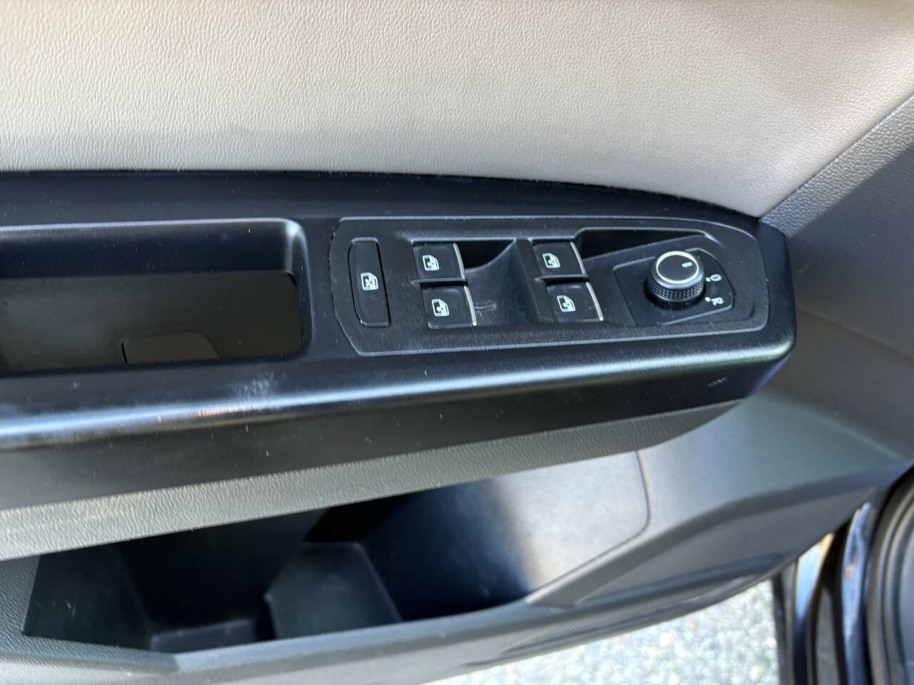 Used 2021 Volkswagen Atlas Cross Sport S image 33