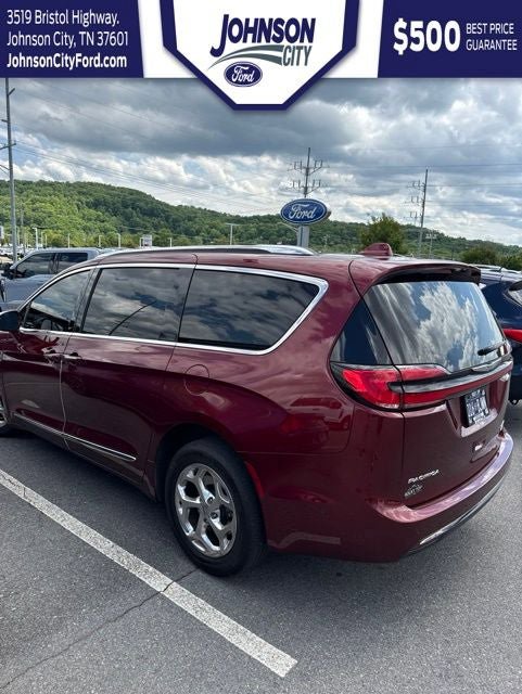 Used 2021 Chrysler Pacifica Limited w/ Uconnect Theater Family Group AWD/4WD image 8