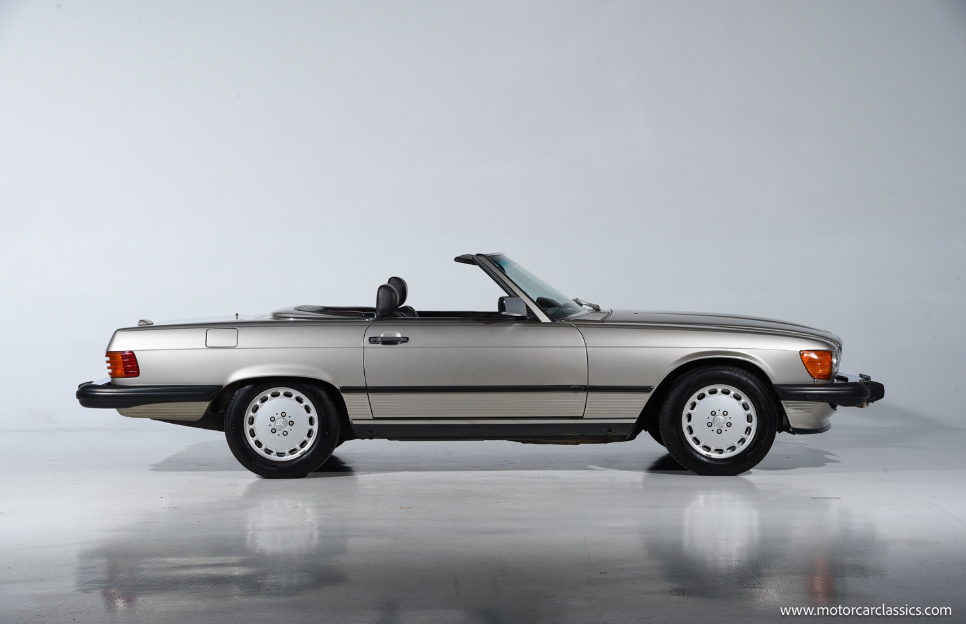 Used 1988 Mercedes-Benz 560 SL image 13