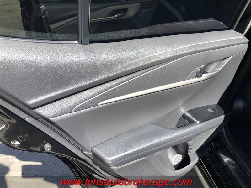 Used 2025 Toyota Camry SE w/ Convenience Package FWD image 16