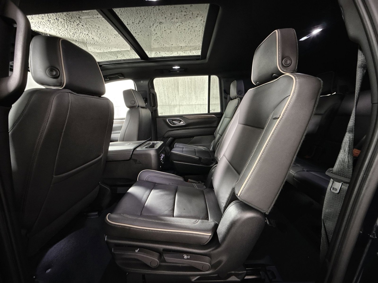 Used 2023 Chevrolet Suburban Premier image 25