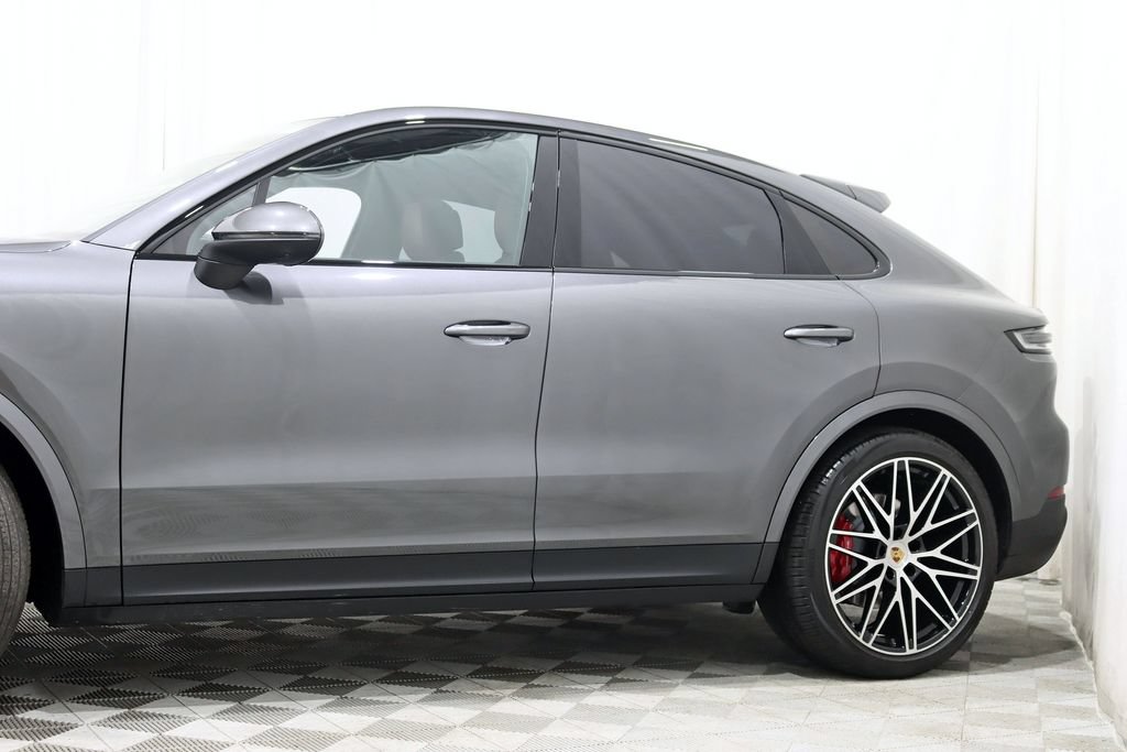 Used 2024 Porsche Cayenne S AWD/4WD image 3
