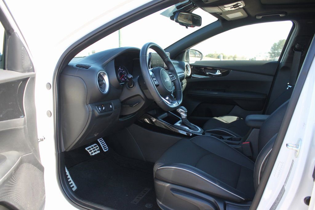 Used 2024 Kia Forte GT-Line w/ GT-Line Premium Package image 11