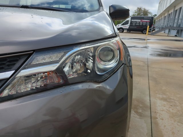 Used 2015 Toyota RAV4 LE image 9