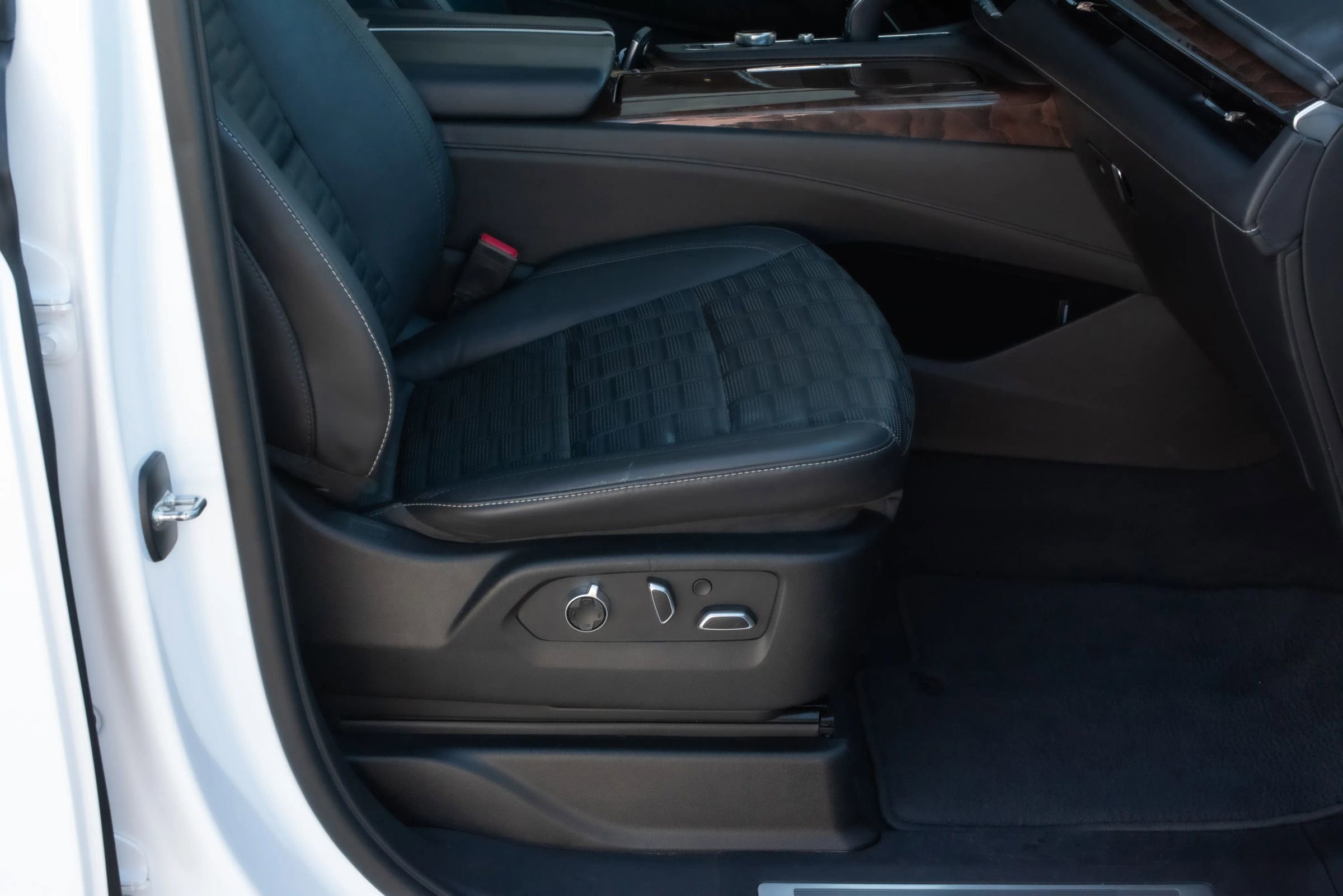 Used 2022 Cadillac Escalade ESV Sport Platinum image 19