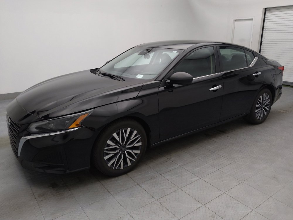 Used 2024 Nissan Altima 2.5 SV image 2