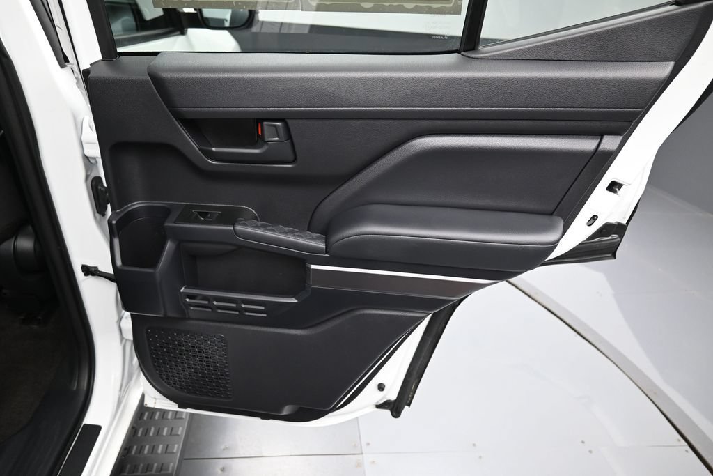 Certified 2025 Toyota 4Runner SR5 AWD/4WD image 30