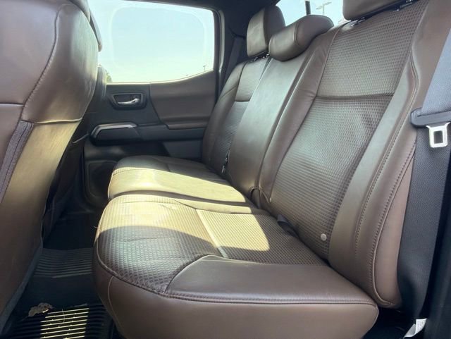 Used 2016 Toyota Tacoma Limited w/ Towing Package AWD/4WD image 9
