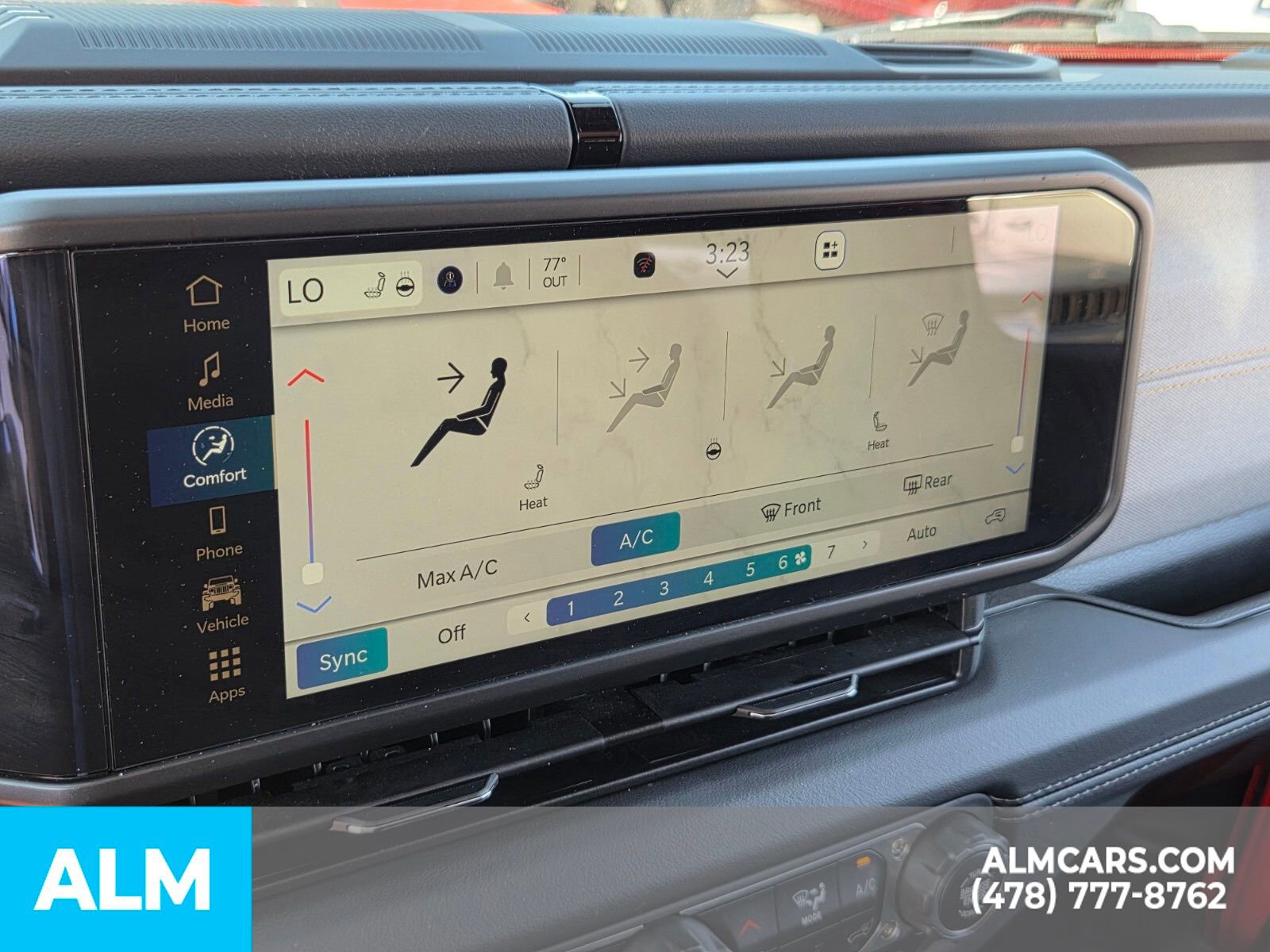 Used 2025 Jeep Wrangler Unlimited Sahara image 23