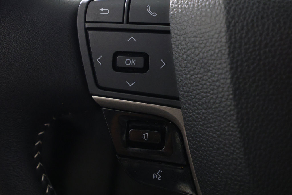 Used 2025 Toyota Camry SE FWD image 22