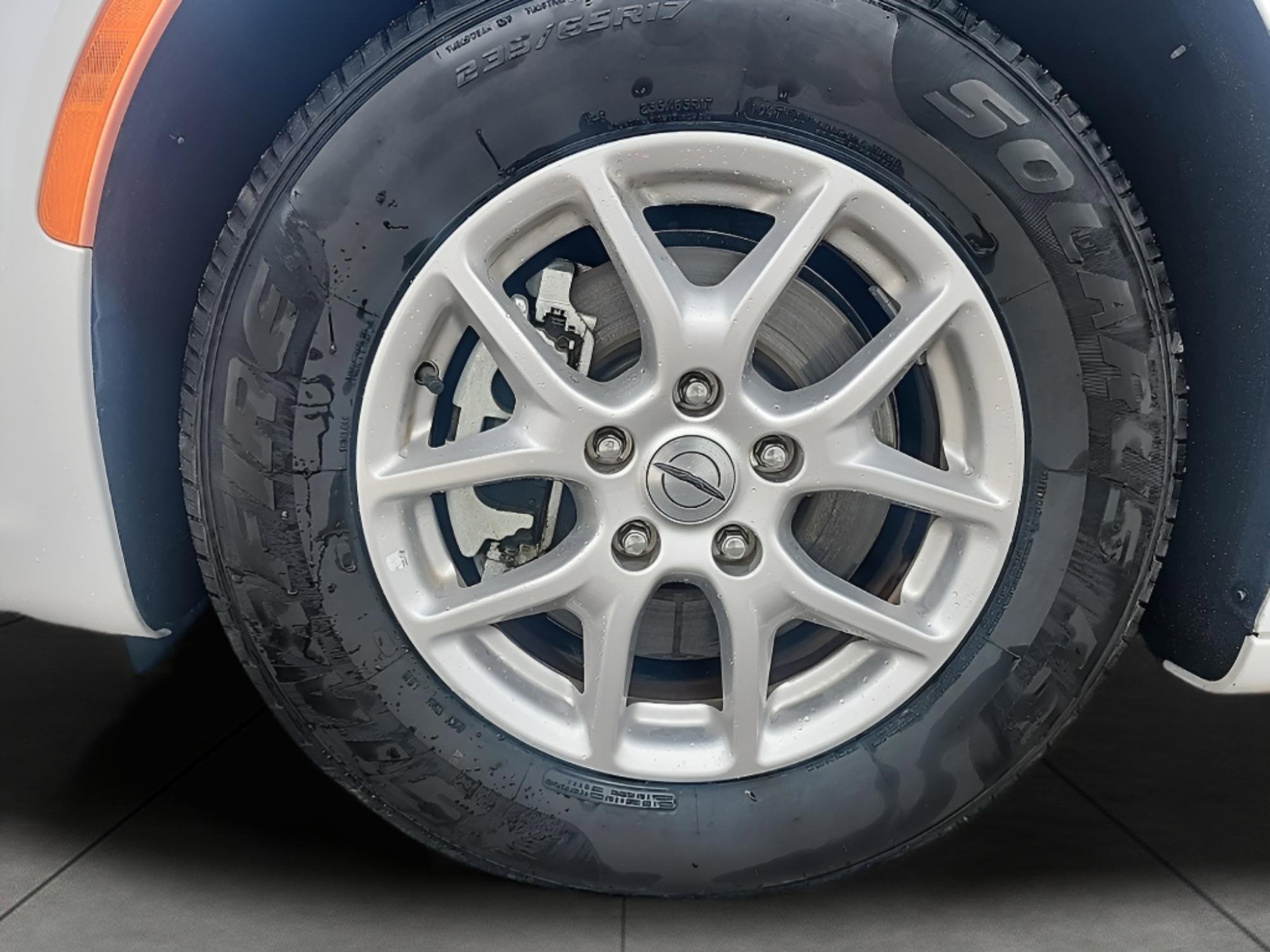 Used 2024 Chrysler Pacifica Touring-L image 13