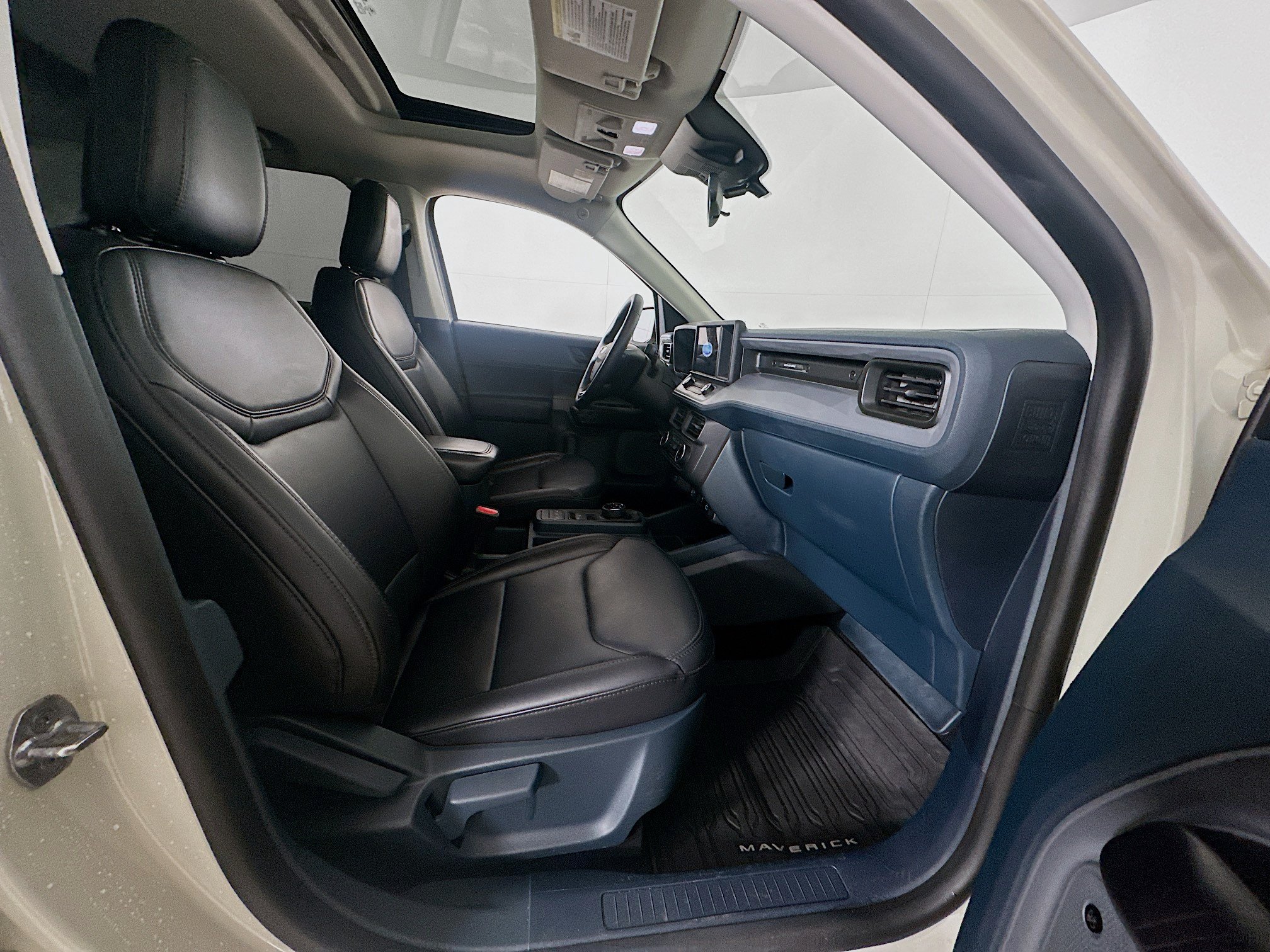 Used 2024 Ford Maverick Lariat w/ Black Appearance Package FWD image 31