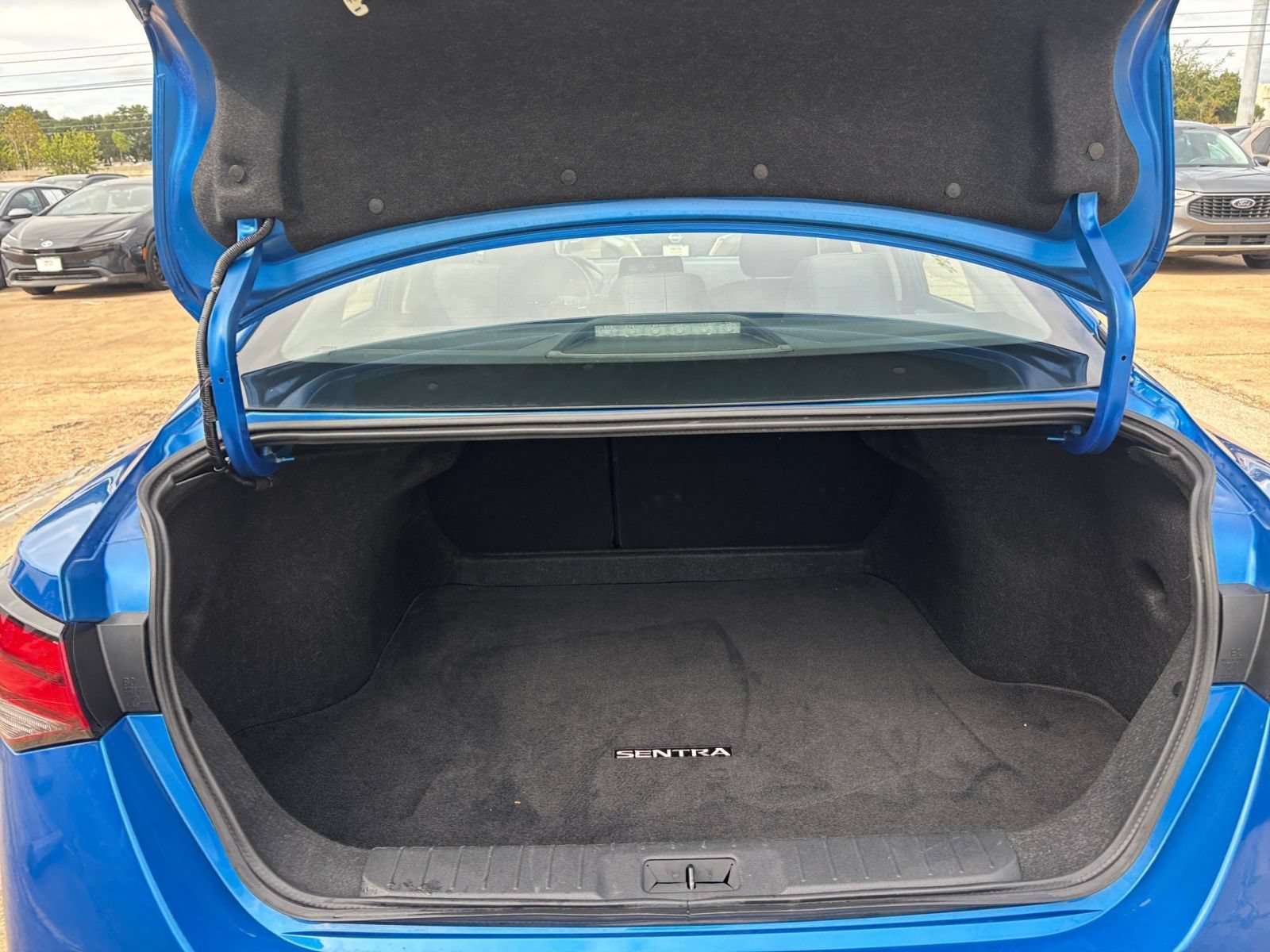 Used 2025 Nissan Sentra SV FWD image 28