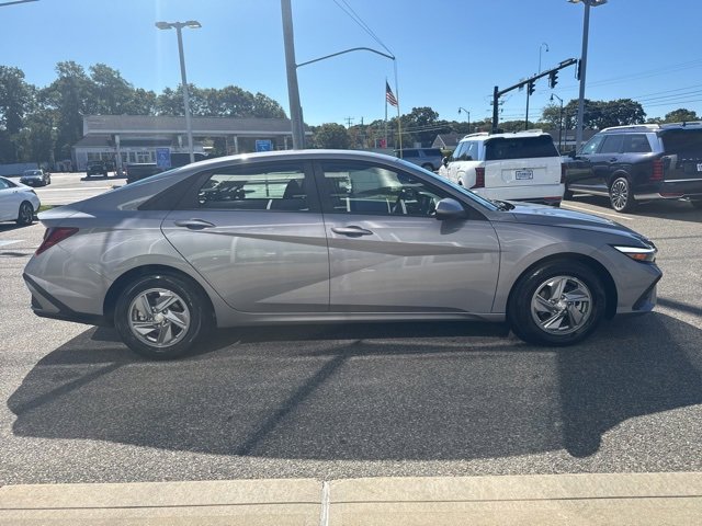 Certified 2025 Hyundai Elantra SE image 7